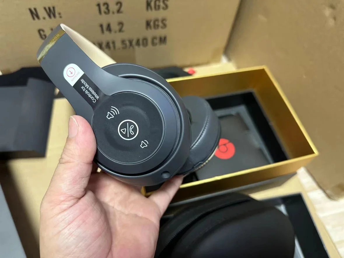 Beats Headphones Studio3 Wireless Over-Ear image 2