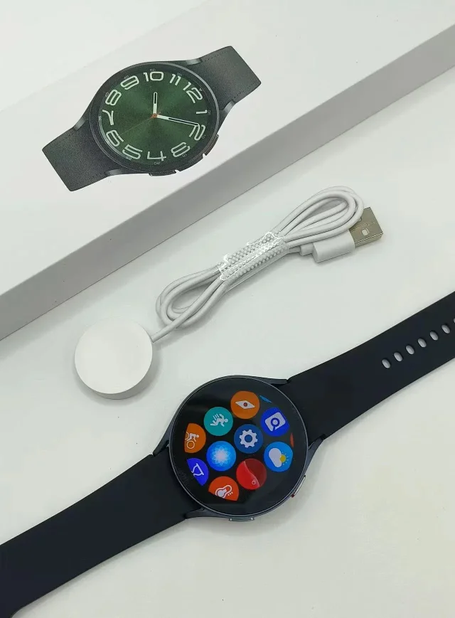 Unbranded Smartwatches Round touchscreen smartwatch with silicone strap product detail image 3