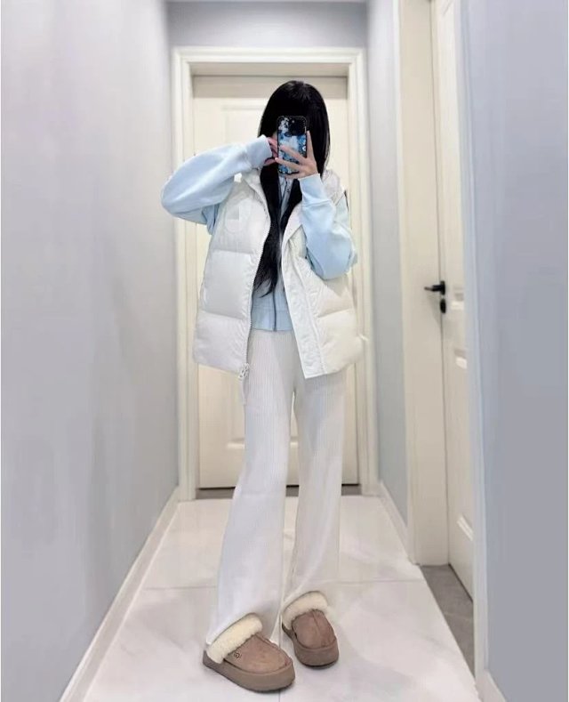 Canada Goose Canada Goose White Down Vest Lightweight Jacket - Buy on Kakobuysheetfind