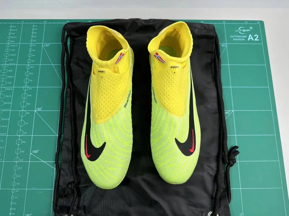 Nike Gripknit Phantom GX Elite FG mid-top is directly supplied to the South American market and is not circulated in the market. Dust bags and reinforced boxes are provided with normal sizes and after-sales support!