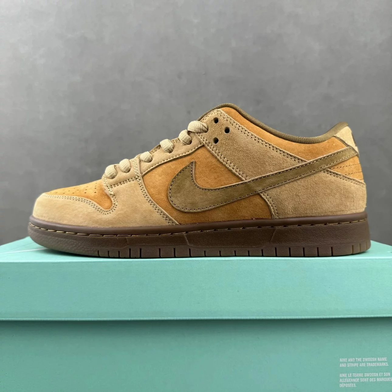DUNK SB LOW WheatDunk SB Item number: 883232-700