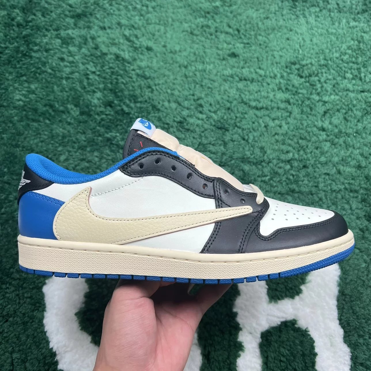 Air jordan 1 low travis scott “fragment”