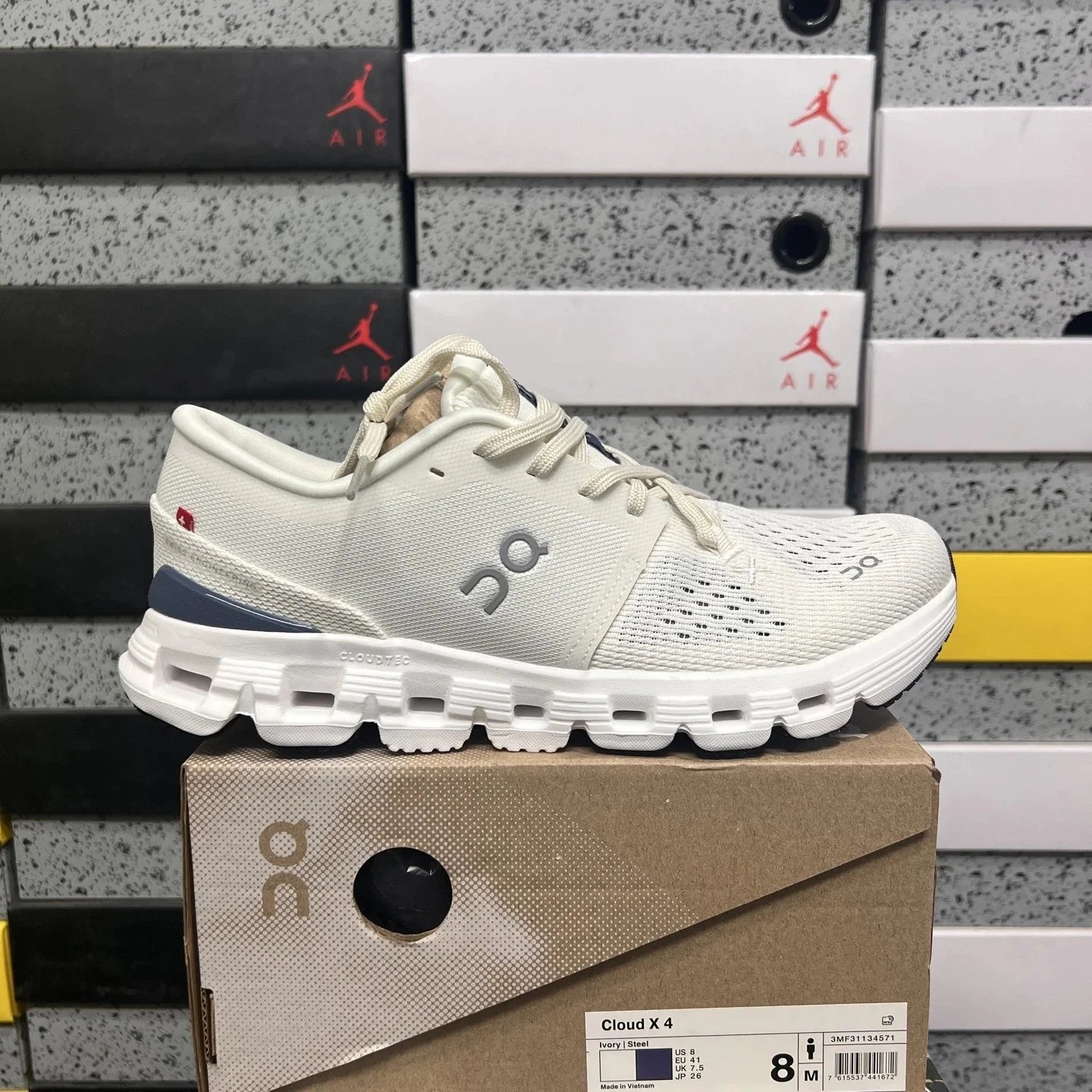 On Running Cloud X 4 Sneaker