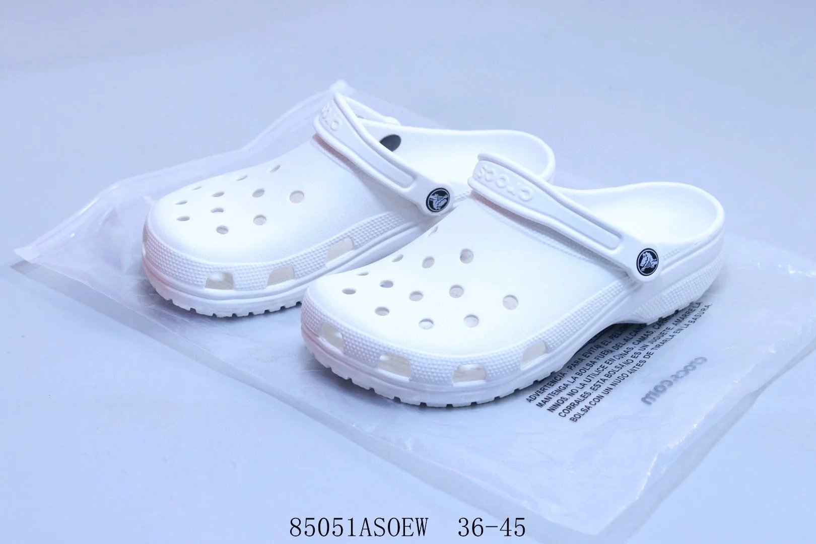 Crocs Classic Clog Black / White Sandals - 6