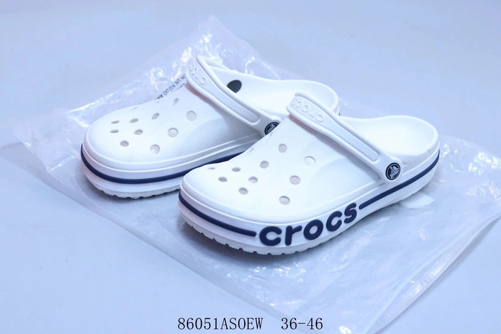 Crocs Classic Clog Black / White Sandals - 10