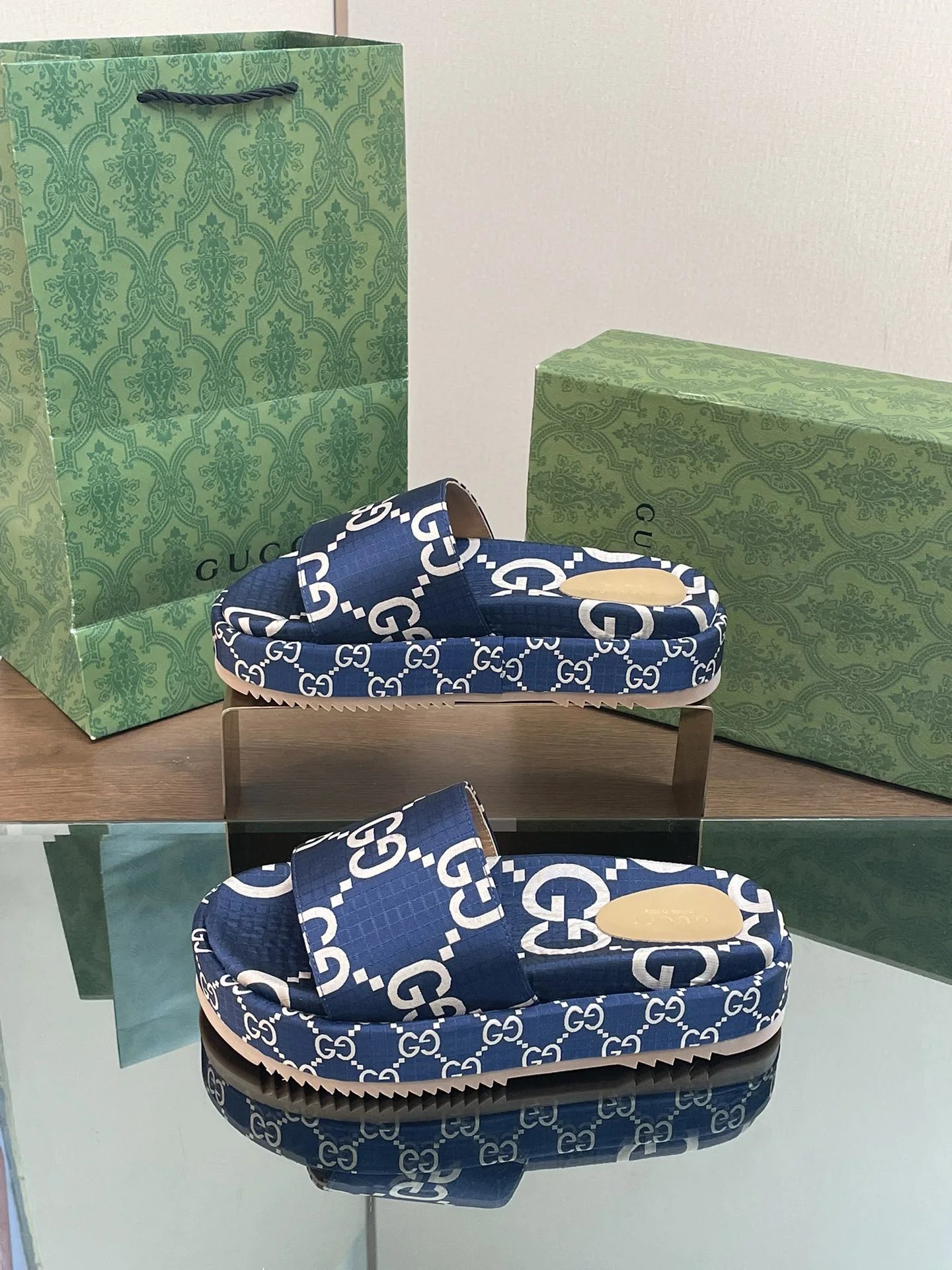Gucci Sandals Monogram — 9
