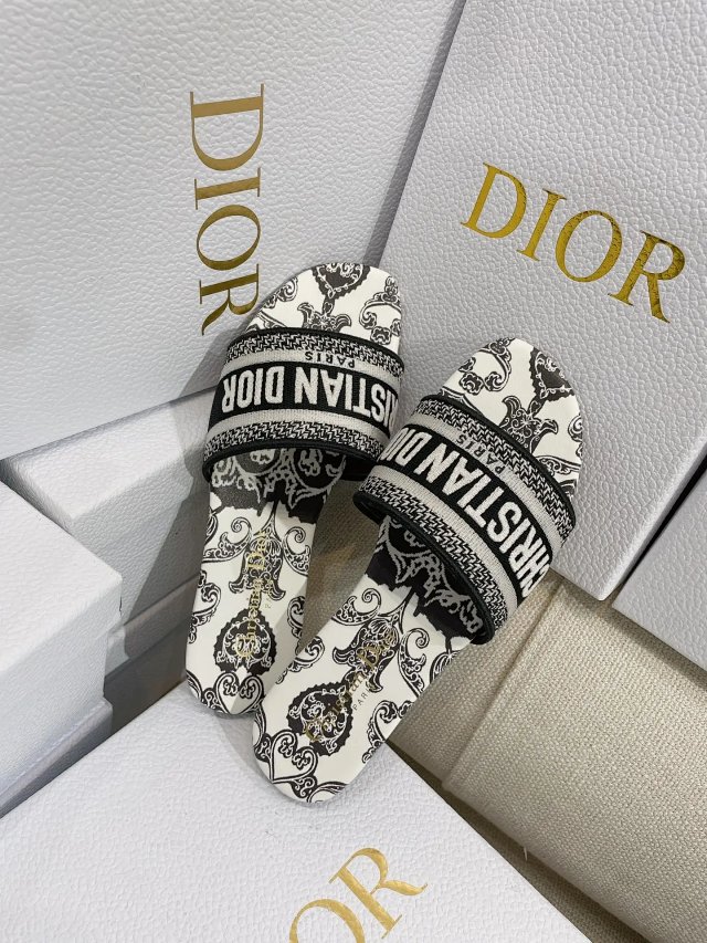 Dior: seller detail photo 2