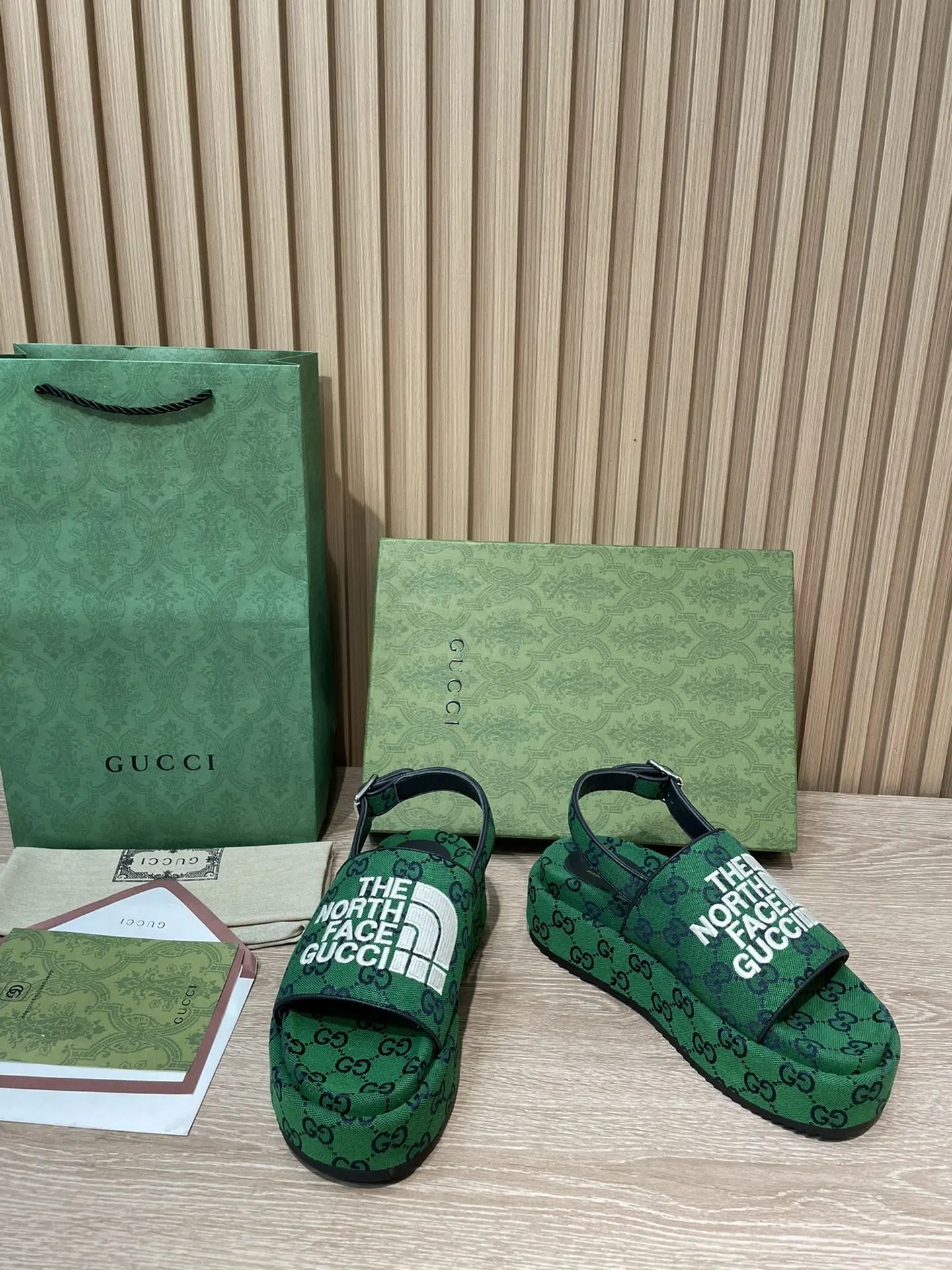 Gucci Sandals Monogram — 12