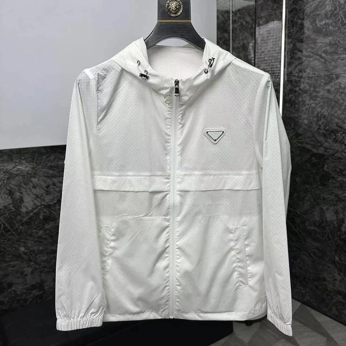 白（Breathable coat）