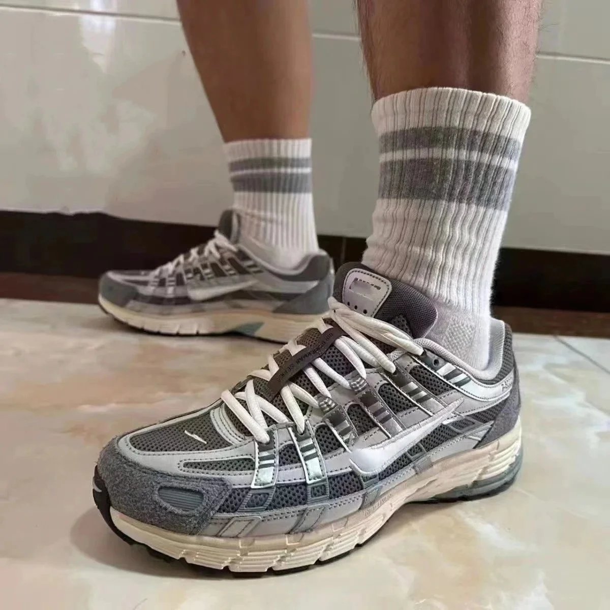 Nike Zoom Vomero 5 R5-16 Silver Gray Running Shoes - 9