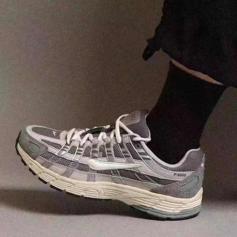 Nike Zoom Vomero 5 R5-16 Silver Gray Running Shoes - 10