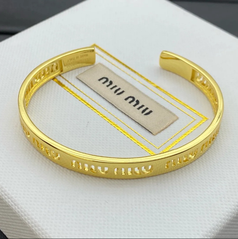 Miu Miu Logo-Engraved Silver Cuff Bracelet - 3