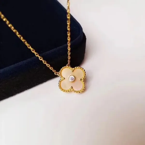 Van Cleef & Arpels Alhambra Four-Leaf Clover Mother-of-Pearl and Diamond Pendant Necklace - 1