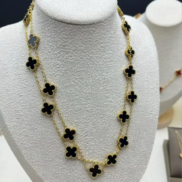 Van Cleef & Arpels Alhambra Four-Leaf Clover Mother-of-Pearl and Diamond Pendant Necklace - 5