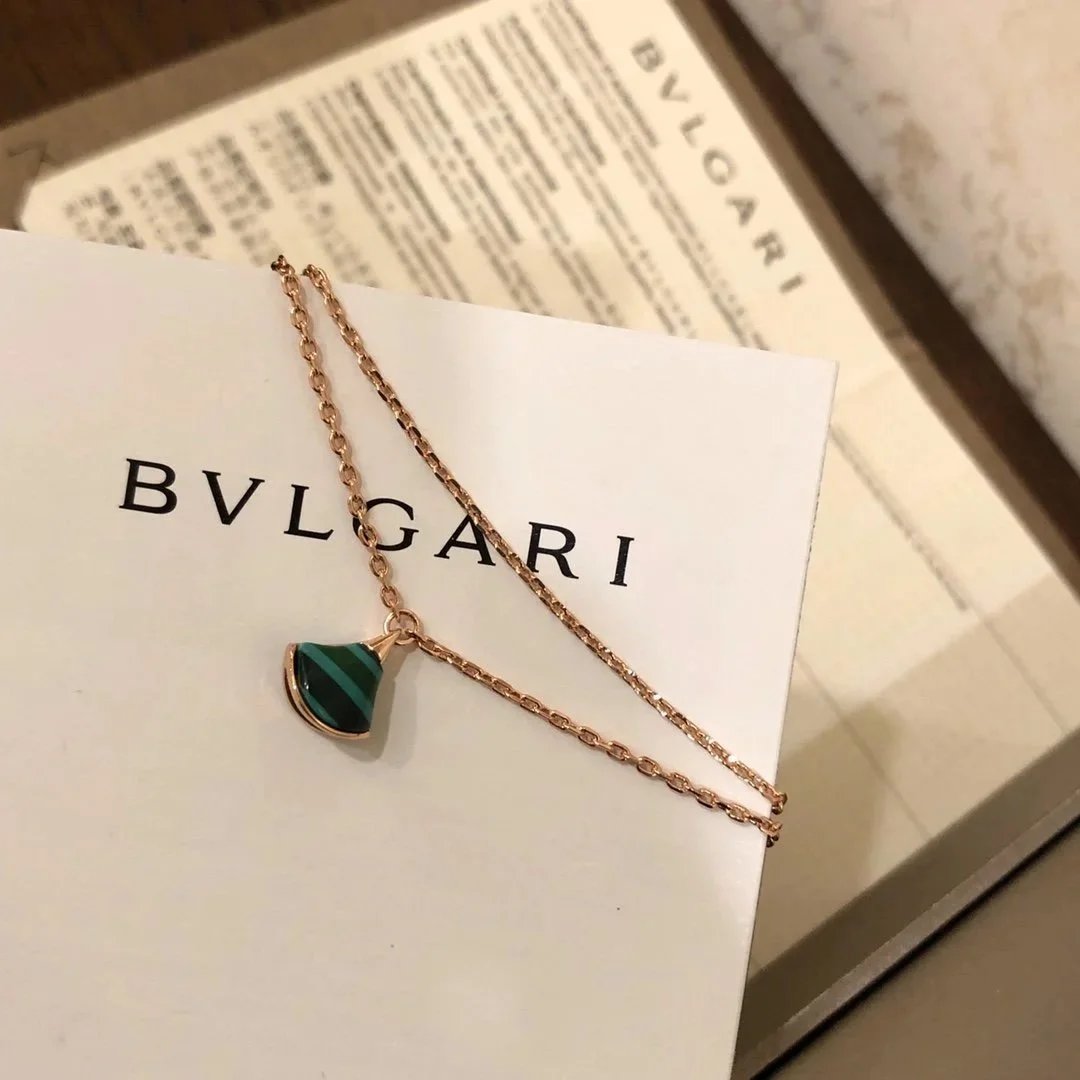 Bvlgari Divas' Dream Malachite Pendant Necklace Rose Gold - 1