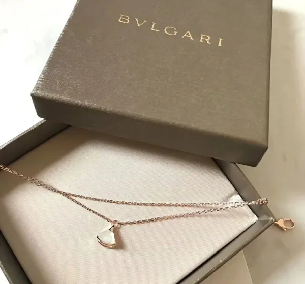 Bvlgari Diva's Dream Mother-of-Pearl Pendant Necklace in Rose Gold - 1