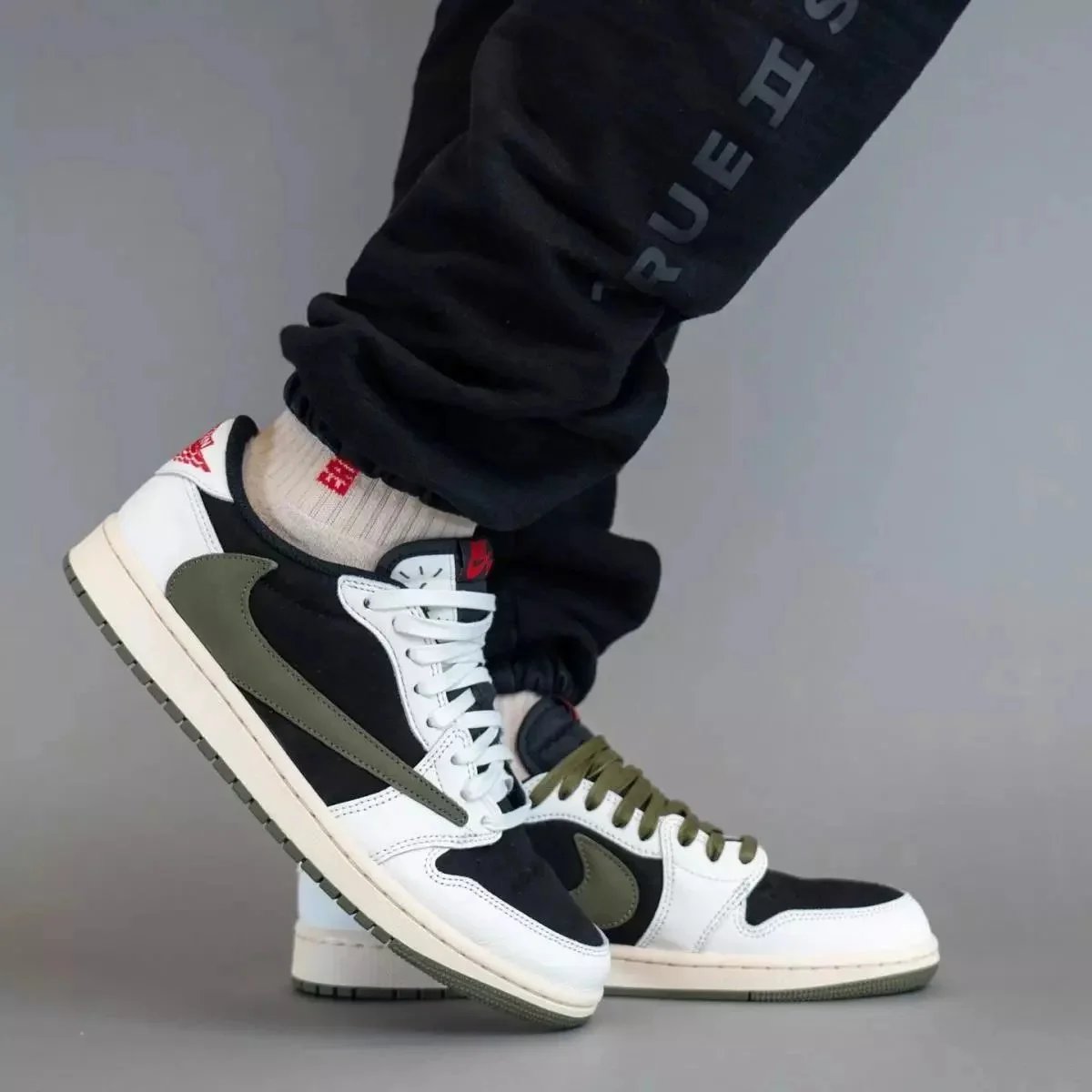 Nike x Travis Scott Air Jordan 1 Low OG 'Mocha' Sneakers - 10