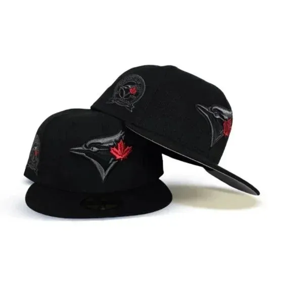 New Era x Toronto Blue Jays Black Snapback Cap with Red Maple Leaf Embroidery - 1