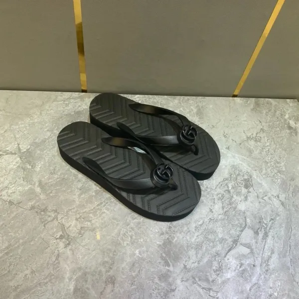 Gucci GG Marmont Flip-Flops Black Sandals - 1