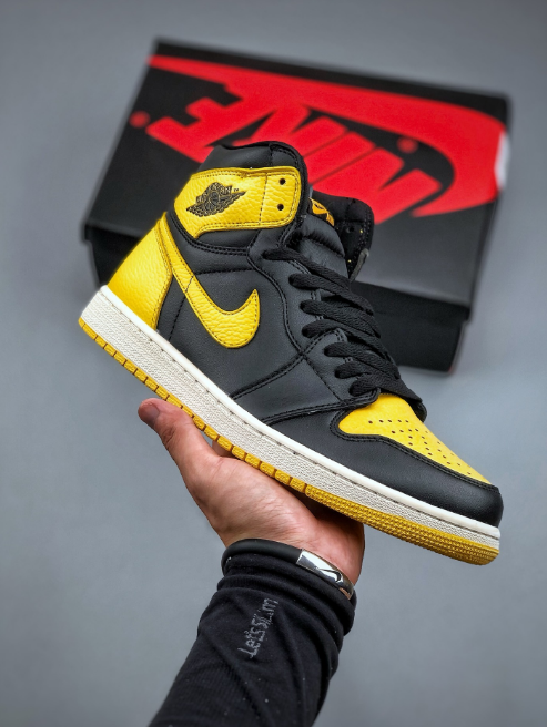 Air Jordan 1 High OG Pine Green Sneakers - 7