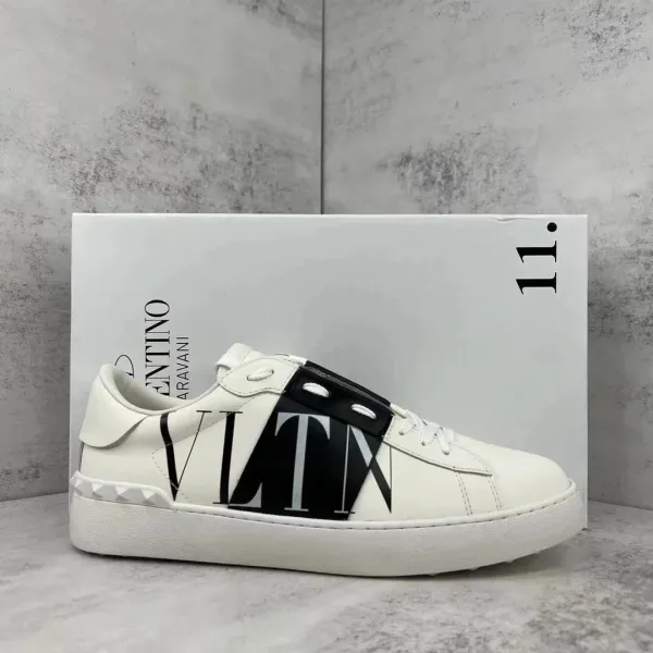 Valentino Garavani Rockstud Low-Top White Sneakers - 8