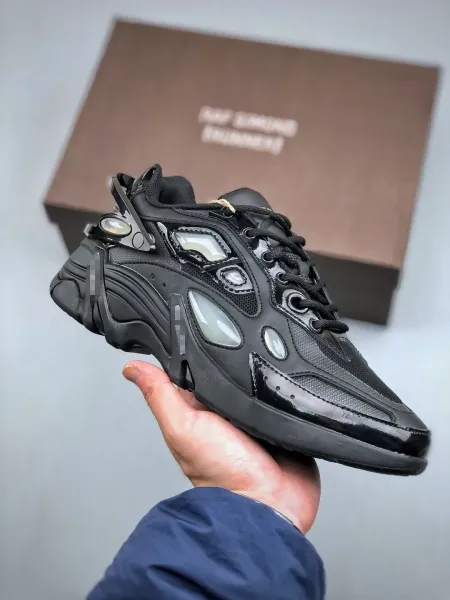 Design Raf Simons Ozweego Black Glow-in-the-Dark Sneakers Chunky Sneakers - 7
