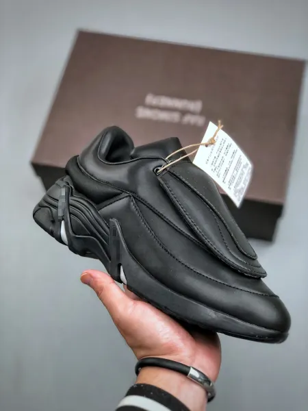 Design Raf Simons Ozweego Black Glow-in-the-Dark Sneakers Chunky Sneakers - 18