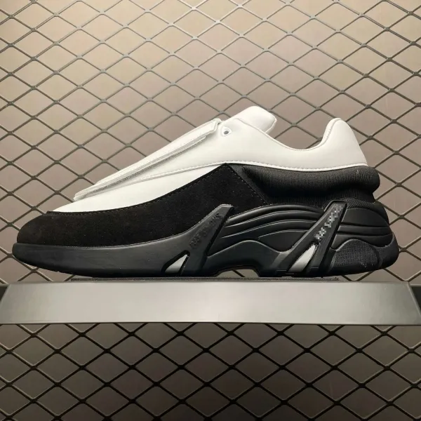 Design Raf Simons Ozweego Black Glow-in-the-Dark Sneakers Chunky Sneakers - 21