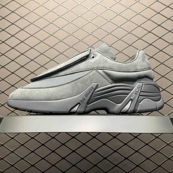 Design Raf Simons Ozweego Black Glow-in-the-Dark Sneakers Chunky Sneakers - 23