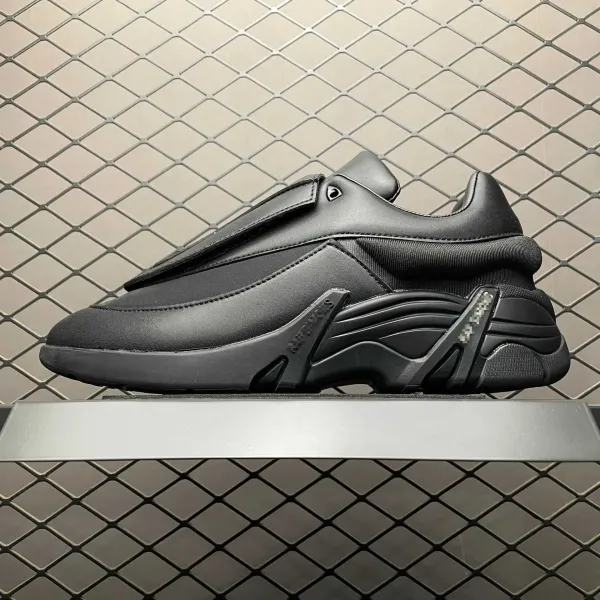 Design Raf Simons Ozweego Black Glow-in-the-Dark Sneakers Chunky Sneakers - 24