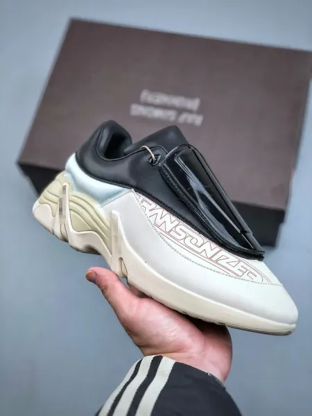 Design Raf Simons Ozweego Black Glow-in-the-Dark Sneakers Chunky Sneakers - 17