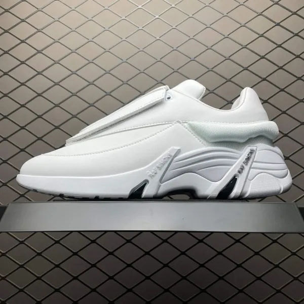 Design Raf Simons Ozweego Black Glow-in-the-Dark Sneakers Chunky Sneakers - 25