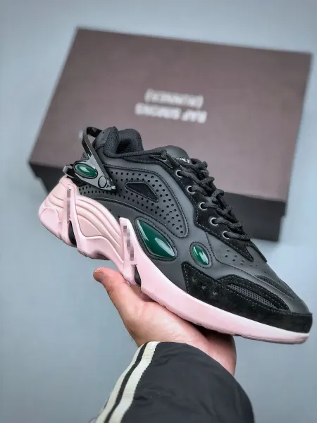 Design Raf Simons Ozweego Black Glow-in-the-Dark Sneakers Chunky Sneakers - 9