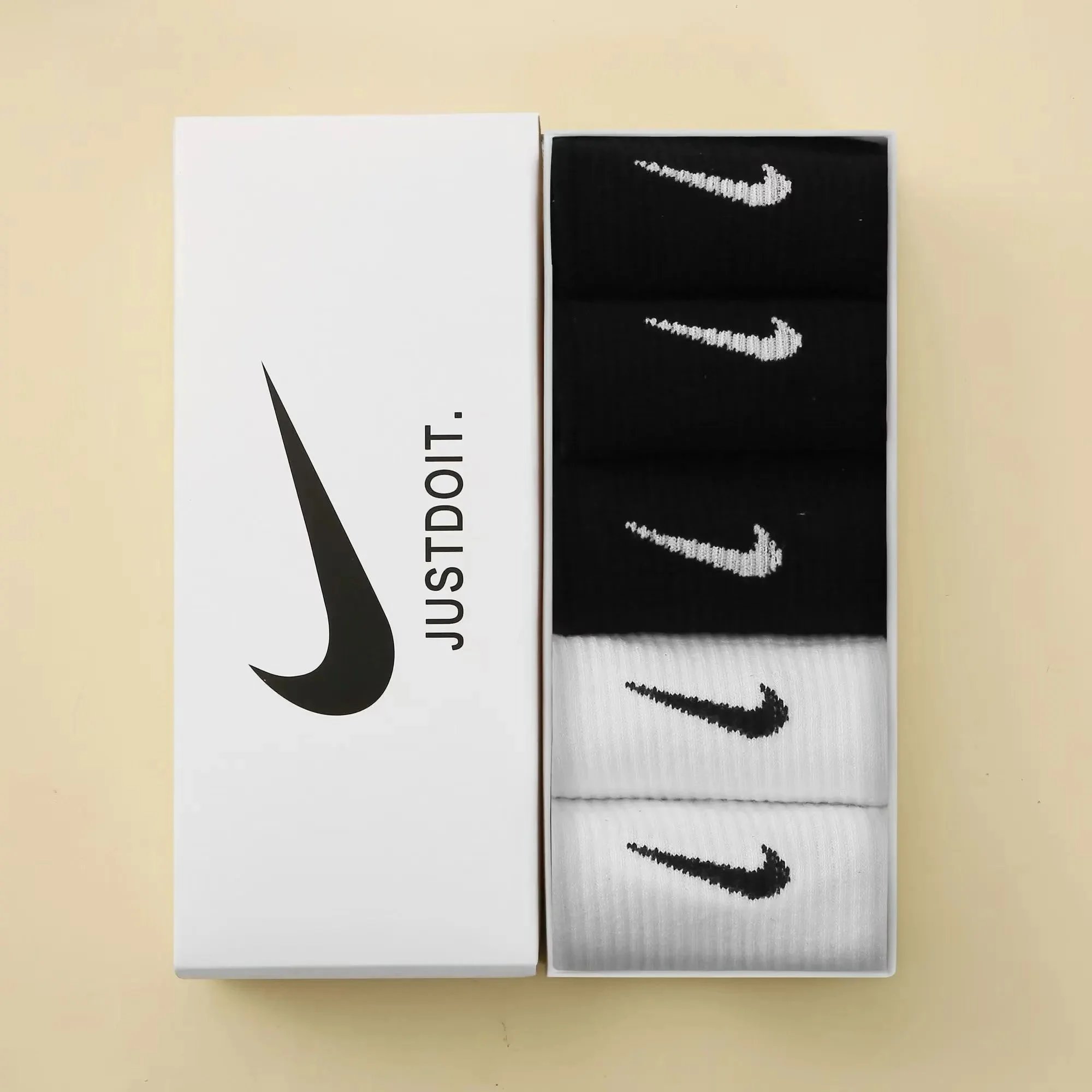 5-pair set (black+black+black+white+white)