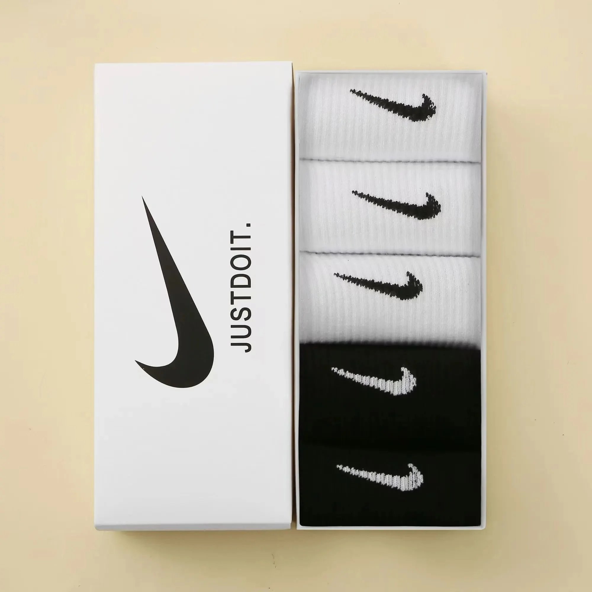 5-pair set (white + white + white + black + black)