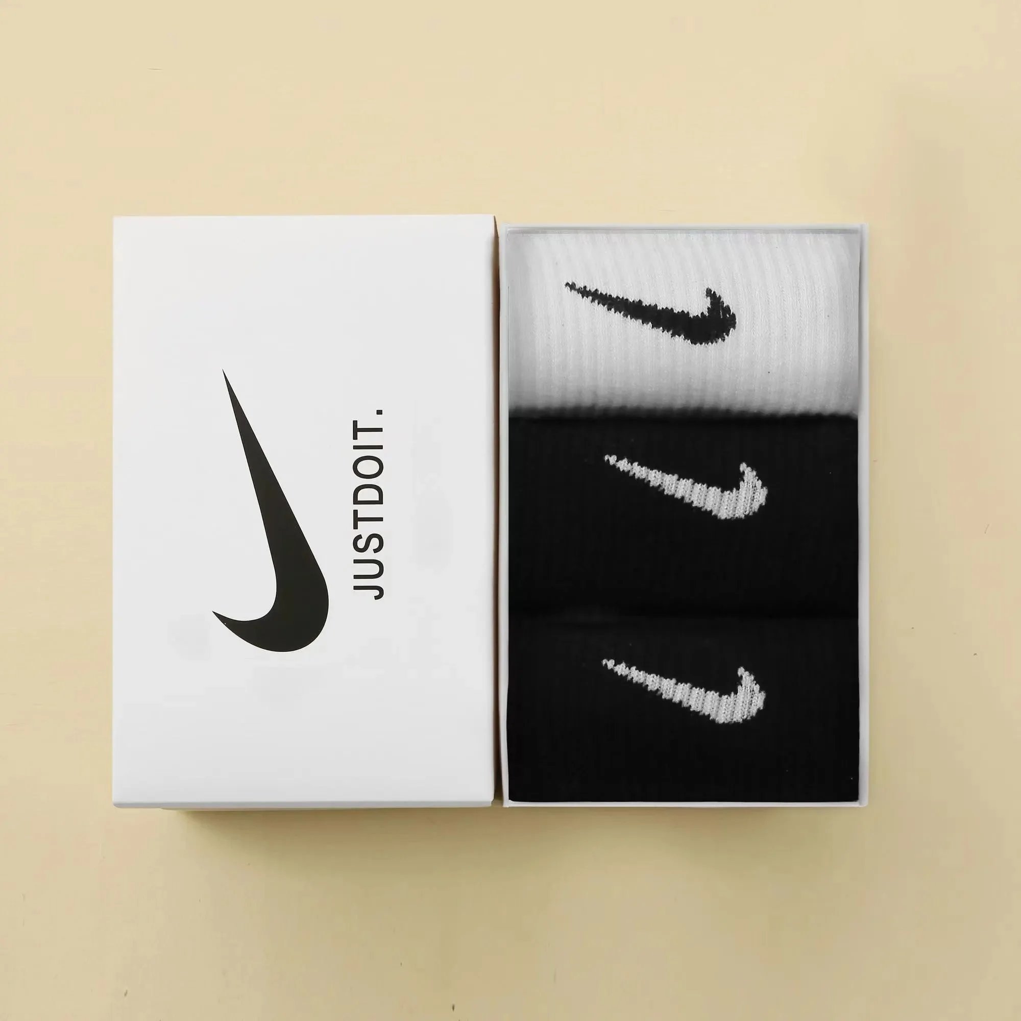 3-pair set (black + black + white)
