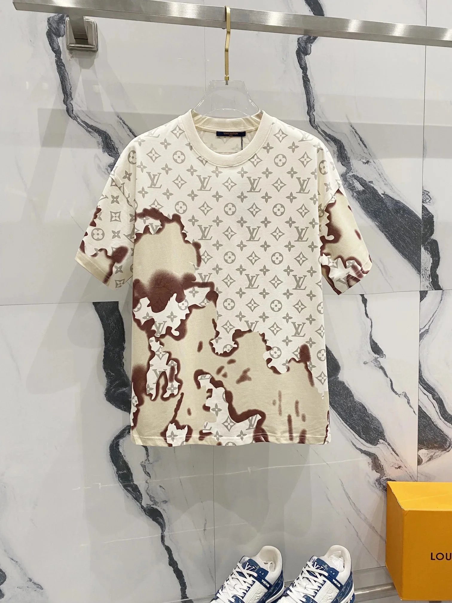 Louis Vuitton T-Shirts Short-Sleeve Logo and Monogram Designs — 19