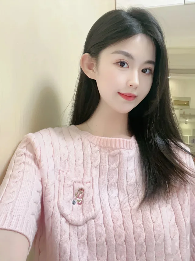 Unbranded Knitwear Cable-Knit Short-Sleeve Sweater with Embroidered Bear Pocket product detail image 1