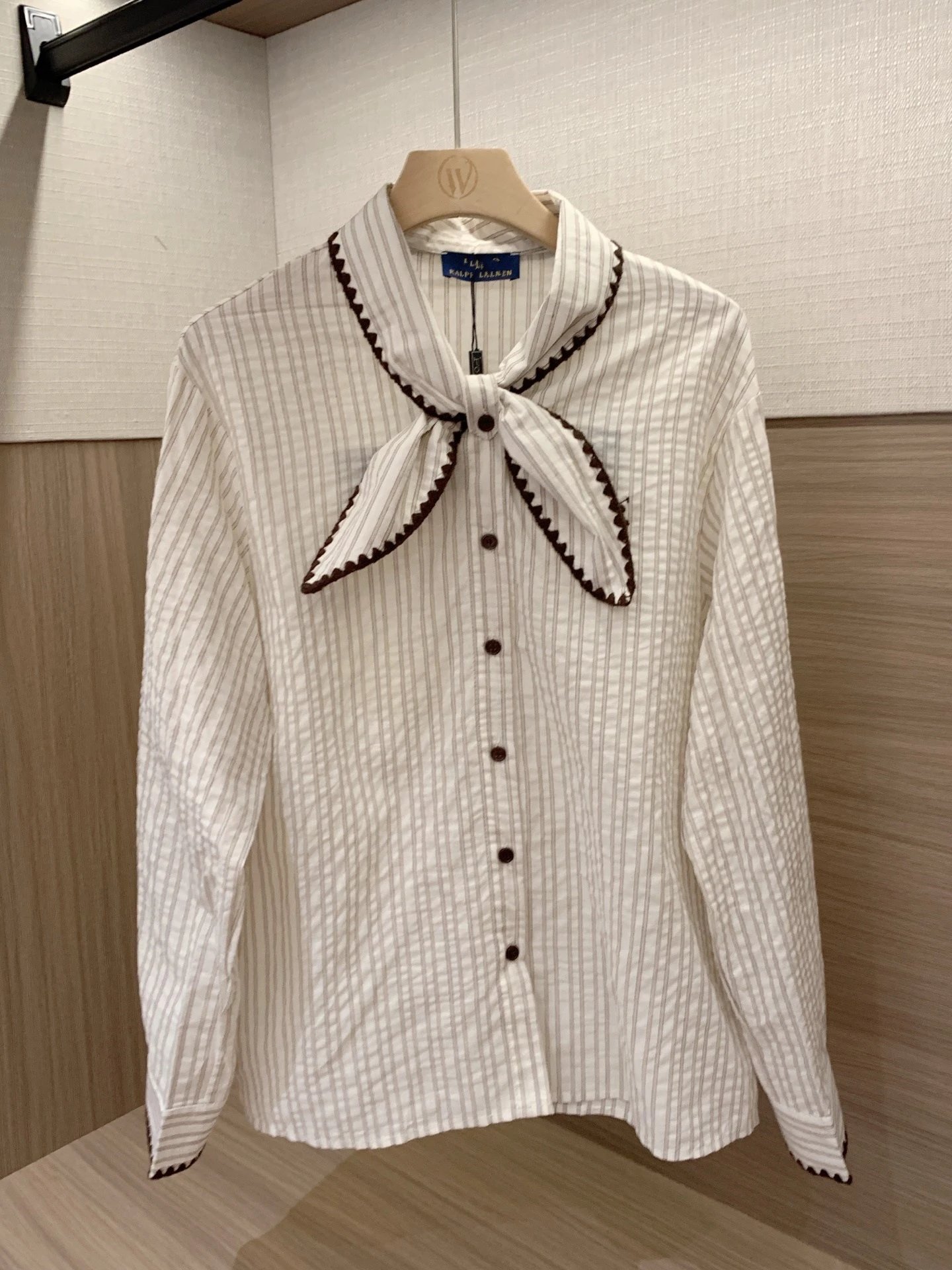 Design Striped Bow-Neck Shirt with Scallop Trim in Beige and Black Pleated Skirt - 6
