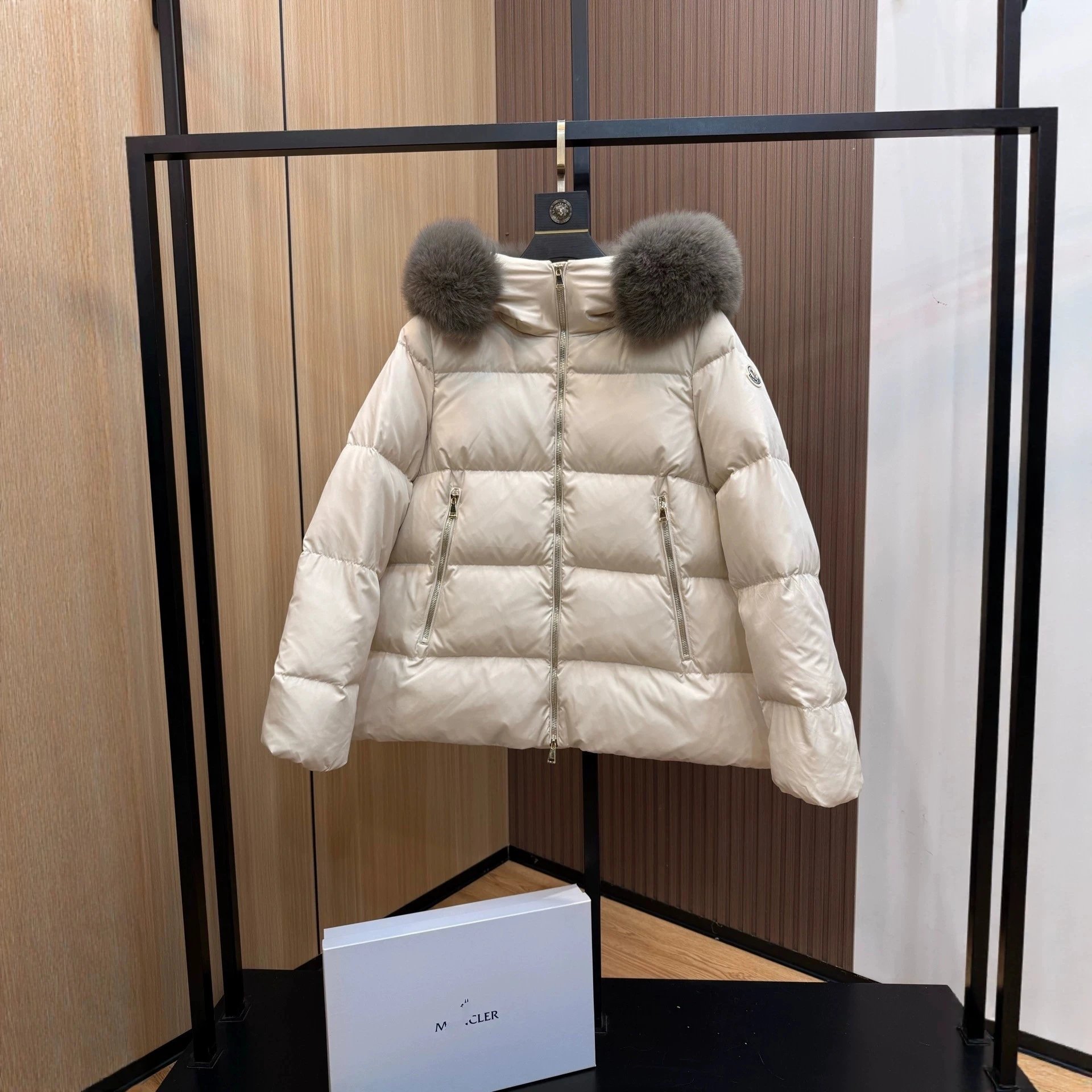 26SS M Montage A Line 90 White Down Collar Jac