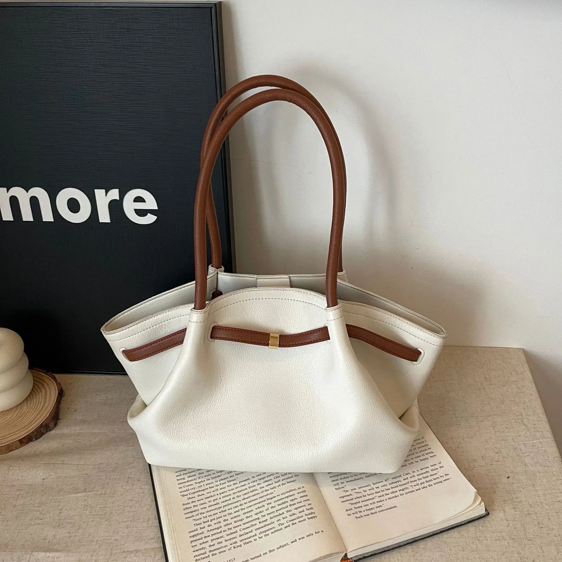 De mellier Athletic Tote Bag