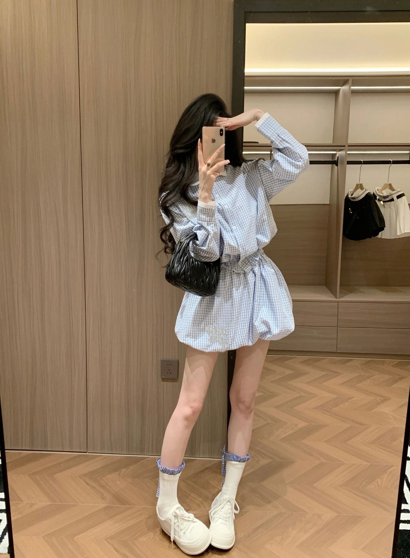 Design Gingham Shirt Dress with Contrasting Collar in Blue and White - 9