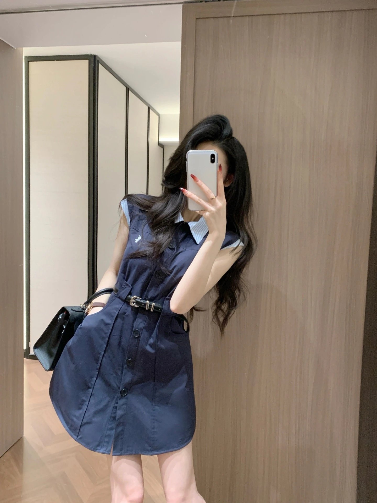藏青色