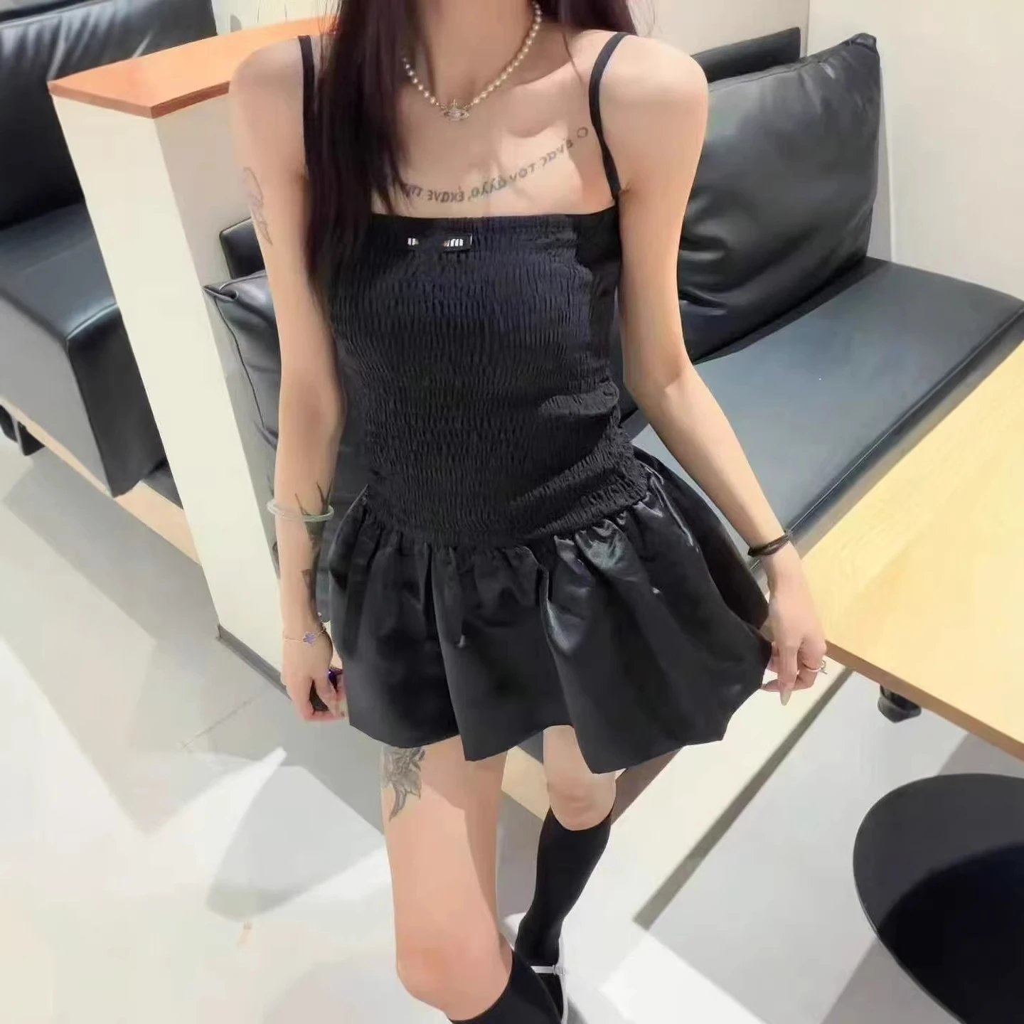 高品质MU新款抹胸吊带裙字母徽标正确版百搭设计感蓬蓬裙可代发