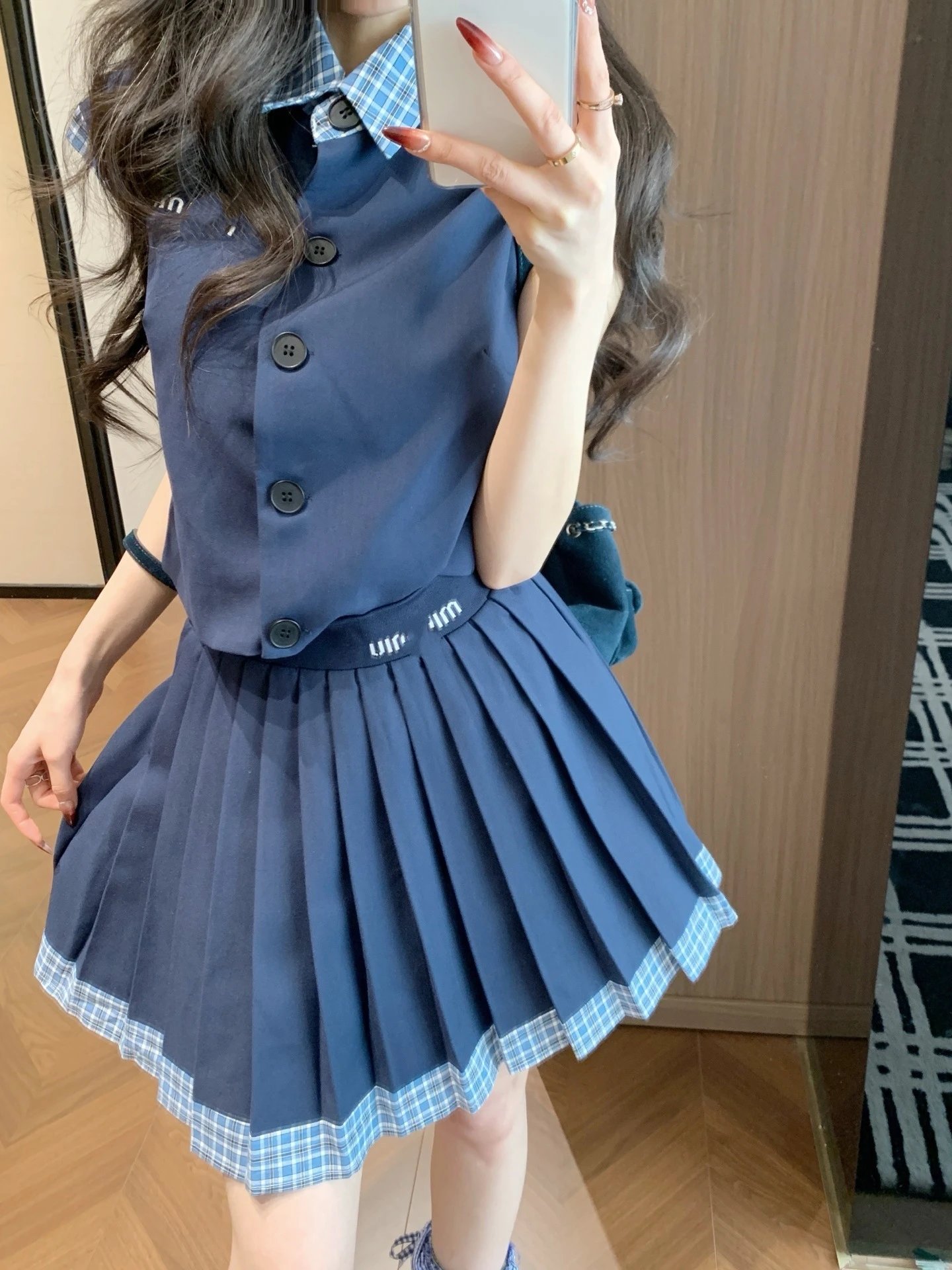 藏青色