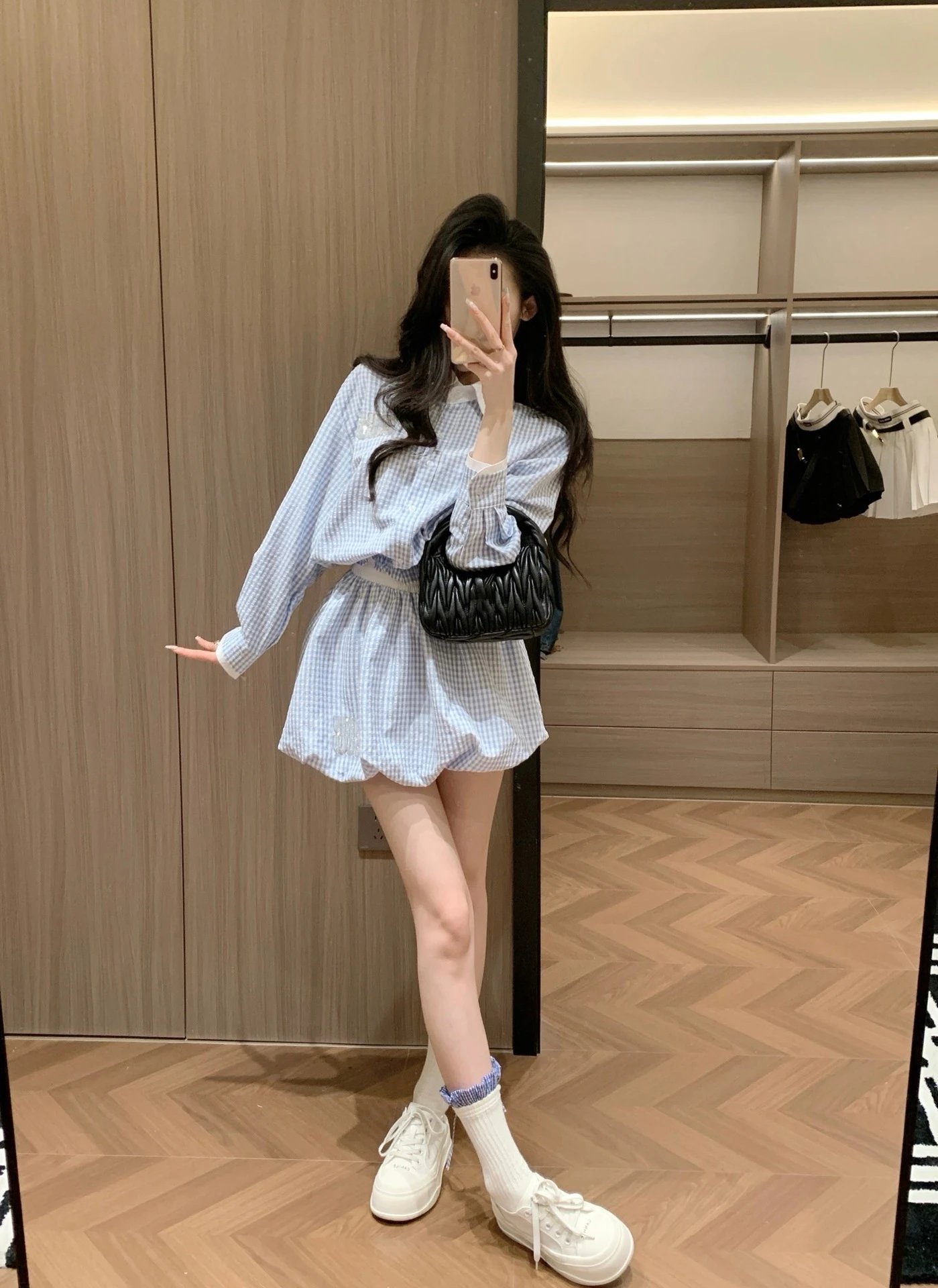 Design Gingham Shirt Dress with Contrasting Collar in Blue and White - 6