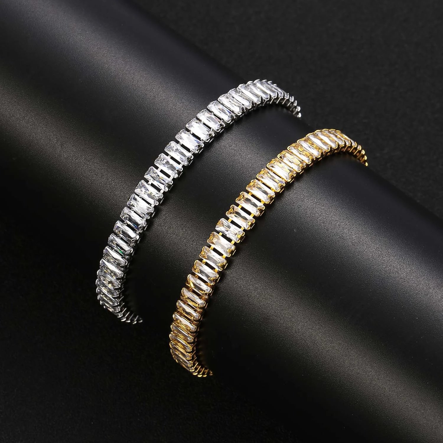 T Chain Necklace
