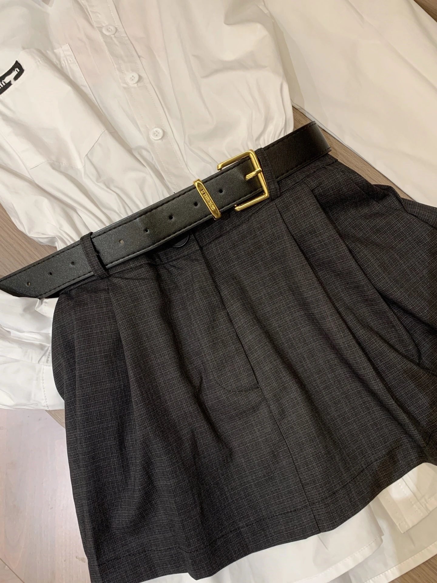 Design Oversized Shirt with Logo Patch + Pleated Skirt Set Black / White - 9