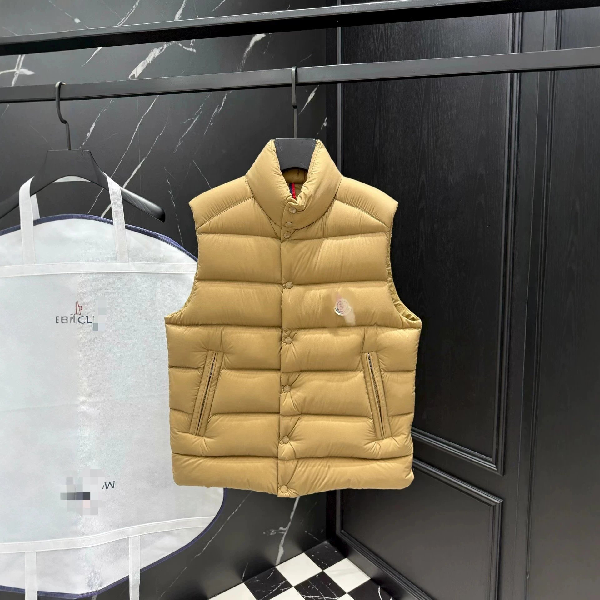 Mao Yu Down Vest