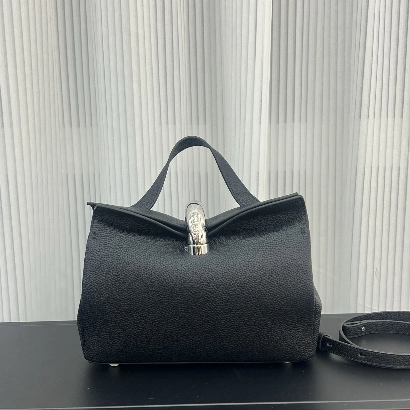 J New High Quality Leather Handbag Metal Closu